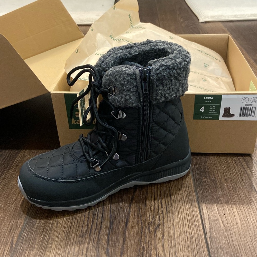 BNWT Kamik Libra Boots, youth size 4